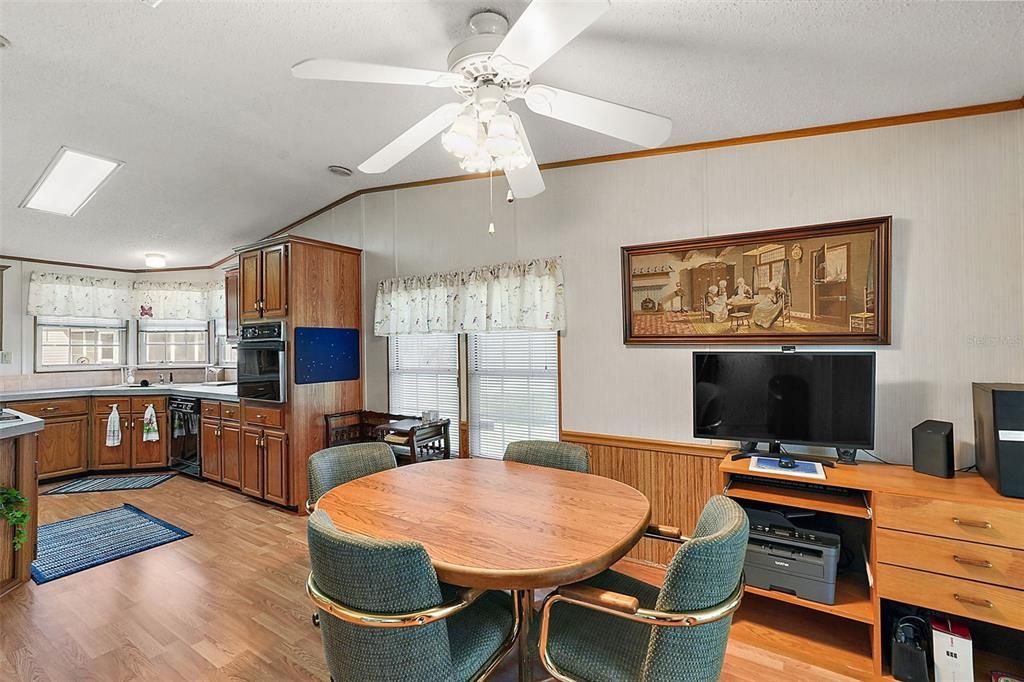 For Sale: $194,900 (2 beds, 2 baths, 1674 Square Feet)