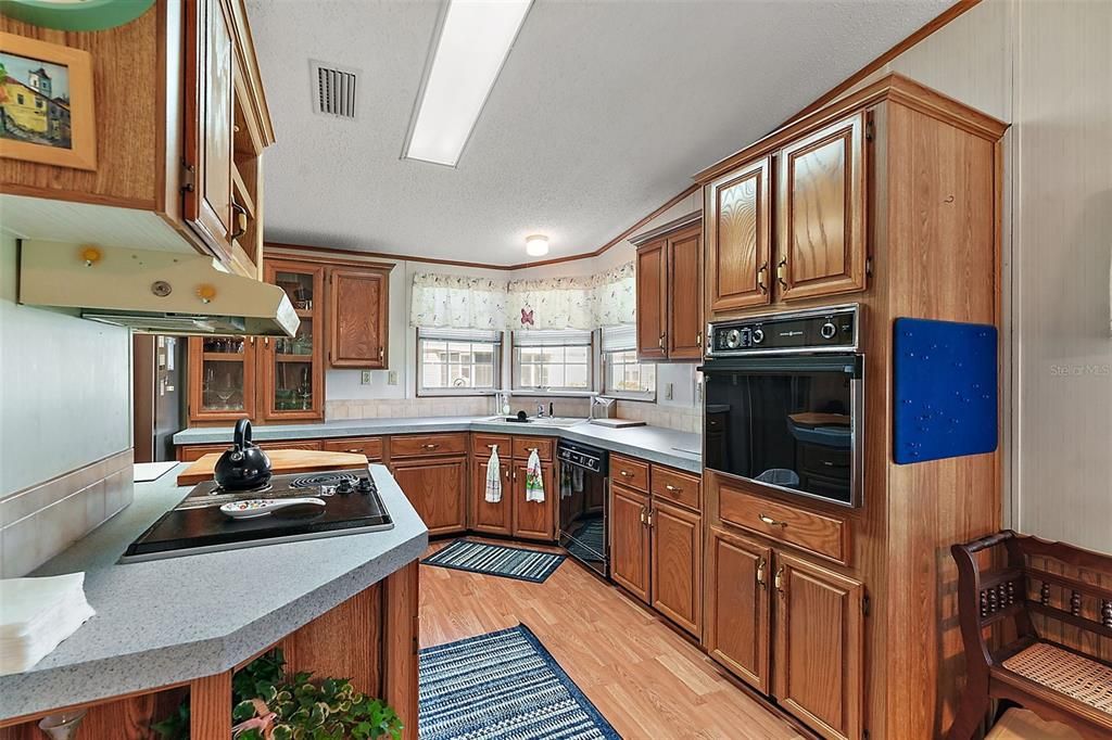 For Sale: $194,900 (2 beds, 2 baths, 1674 Square Feet)