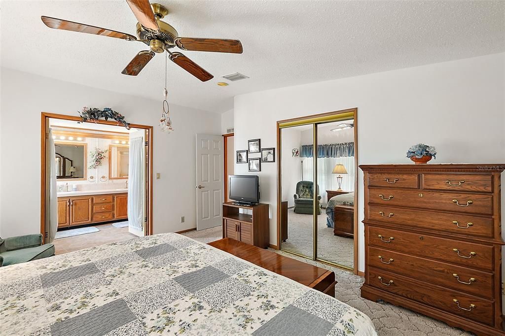 For Sale: $194,900 (2 beds, 2 baths, 1674 Square Feet)