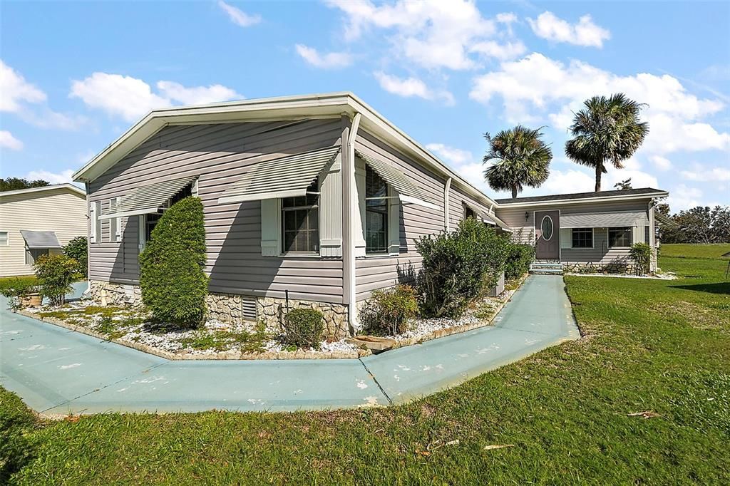 For Sale: $194,900 (2 beds, 2 baths, 1674 Square Feet)