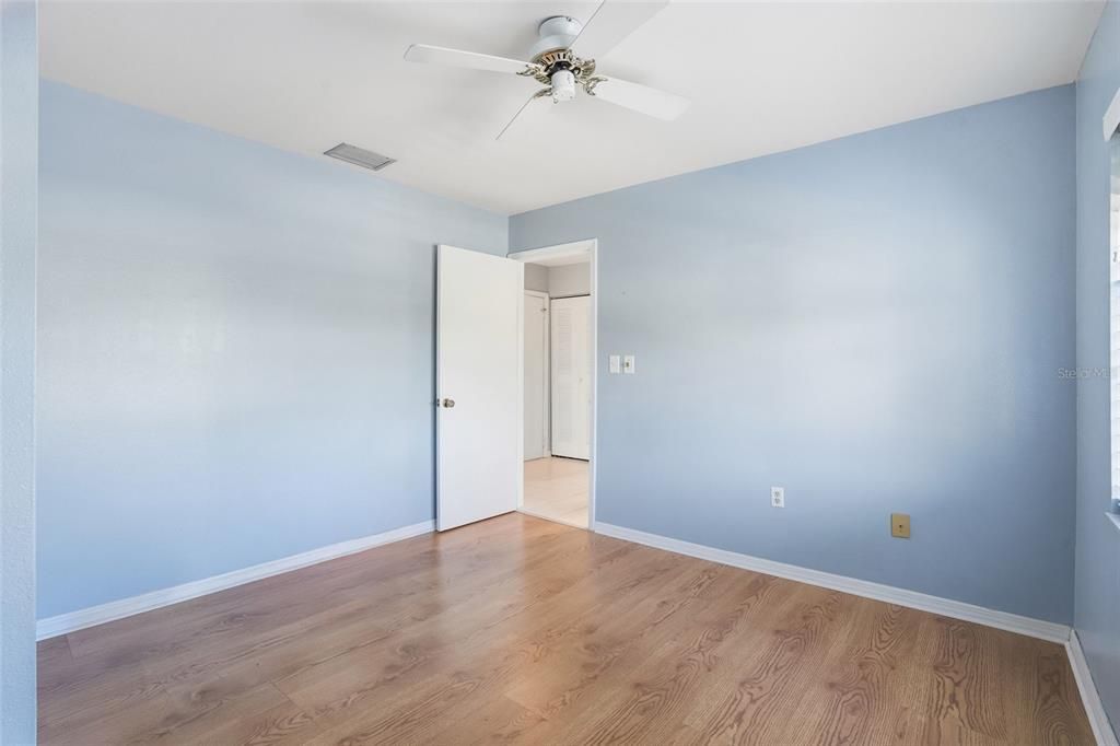 待售: $200,000 (3 贝兹, 2 浴室, 1062 平方英尺)