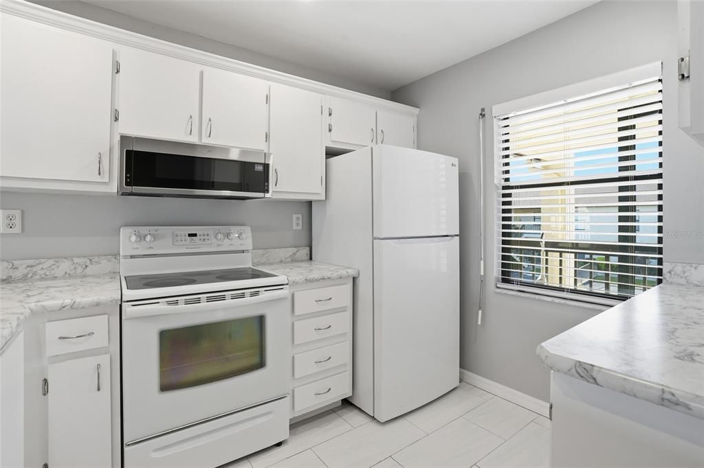 待售: $200,000 (3 贝兹, 2 浴室, 1062 平方英尺)