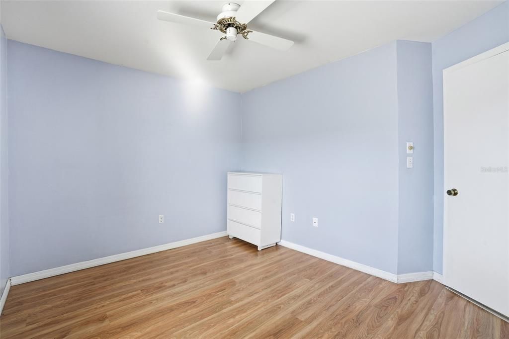 待售: $200,000 (3 贝兹, 2 浴室, 1062 平方英尺)