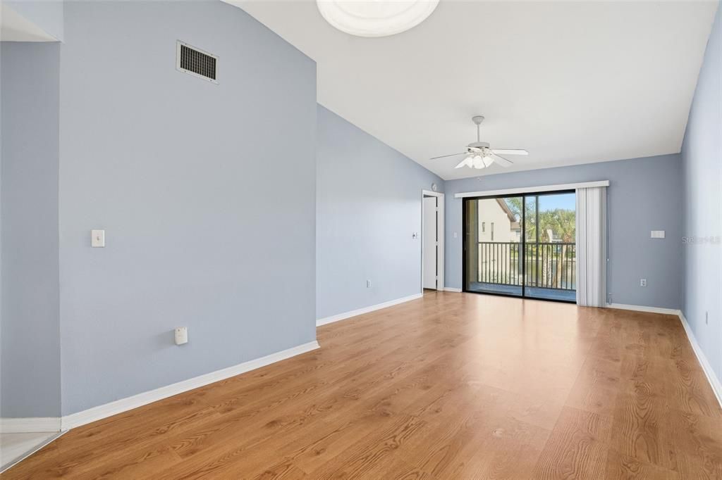 待售: $200,000 (3 贝兹, 2 浴室, 1062 平方英尺)