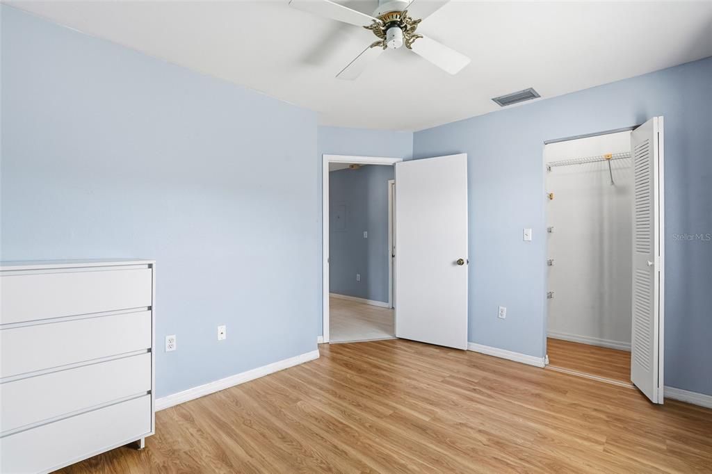 待售: $200,000 (3 贝兹, 2 浴室, 1062 平方英尺)