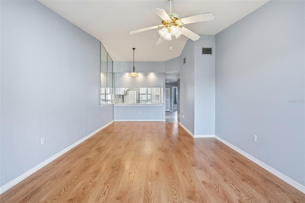 待售: $200,000 (3 贝兹, 2 浴室, 1062 平方英尺)