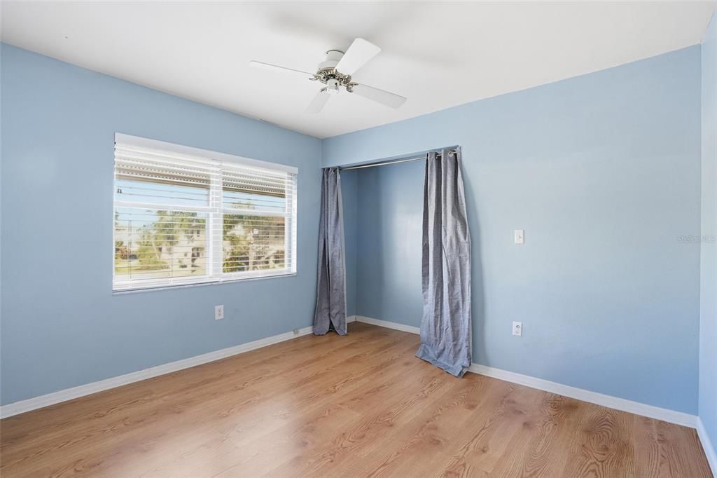 待售: $200,000 (3 贝兹, 2 浴室, 1062 平方英尺)