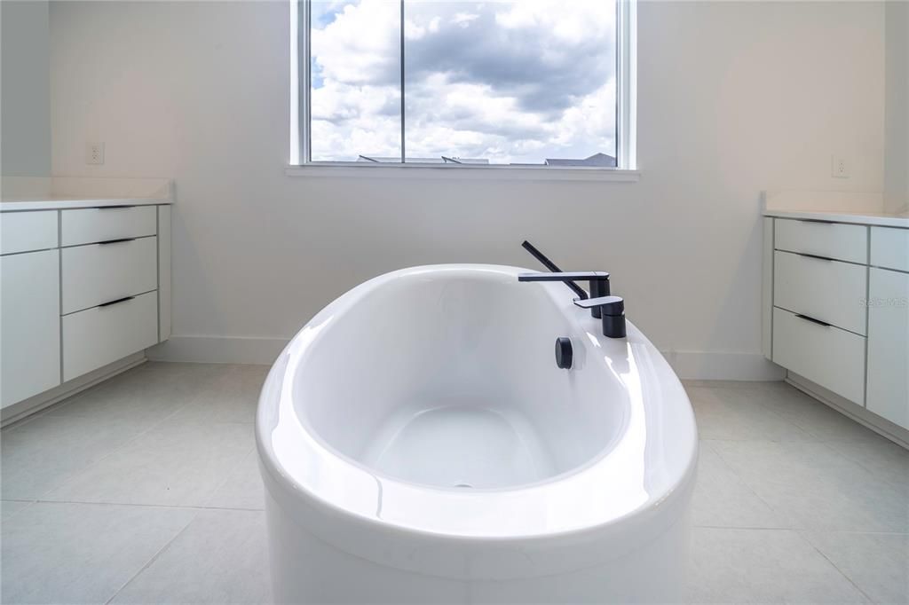 For Rent: $7,800 (4 beds, 4 baths, 4495 Square Feet)