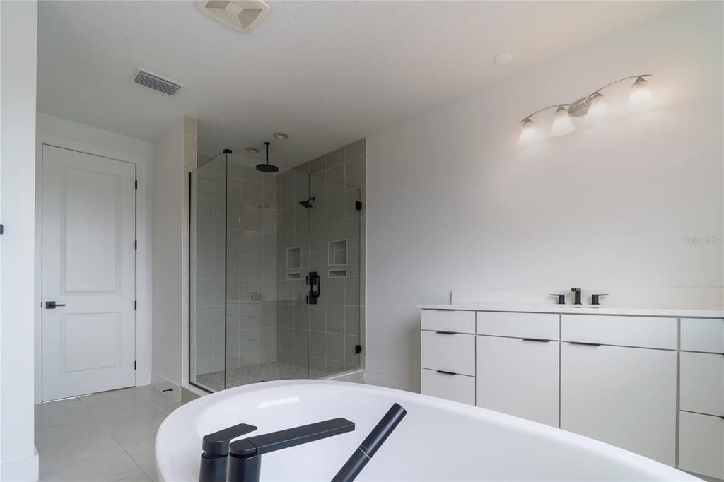 For Rent: $7,800 (4 beds, 4 baths, 4495 Square Feet)