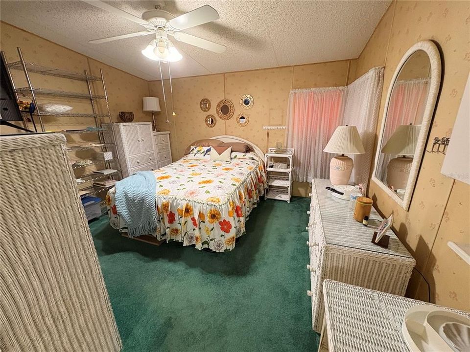 待售: $137,000 (2 贝兹, 2 浴室, 994 平方英尺)