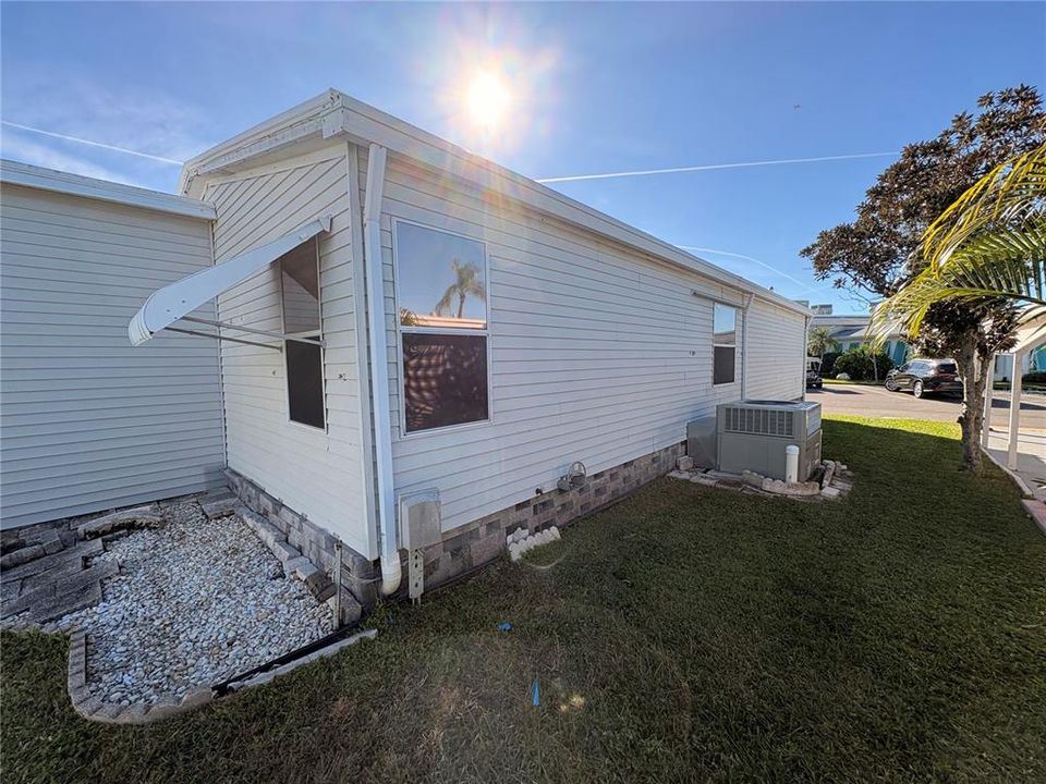 待售: $137,000 (2 贝兹, 2 浴室, 994 平方英尺)