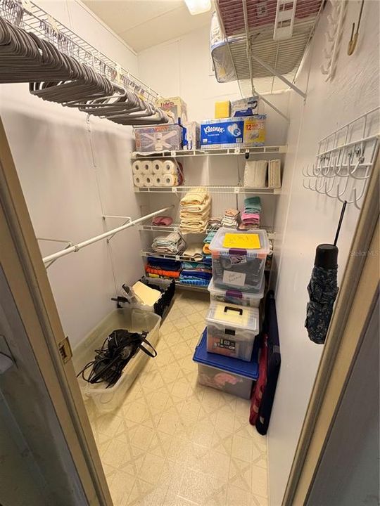 待售: $137,000 (2 贝兹, 2 浴室, 994 平方英尺)