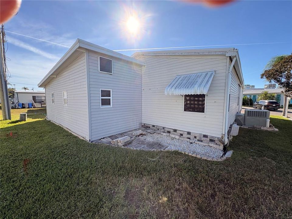 待售: $137,000 (2 贝兹, 2 浴室, 994 平方英尺)