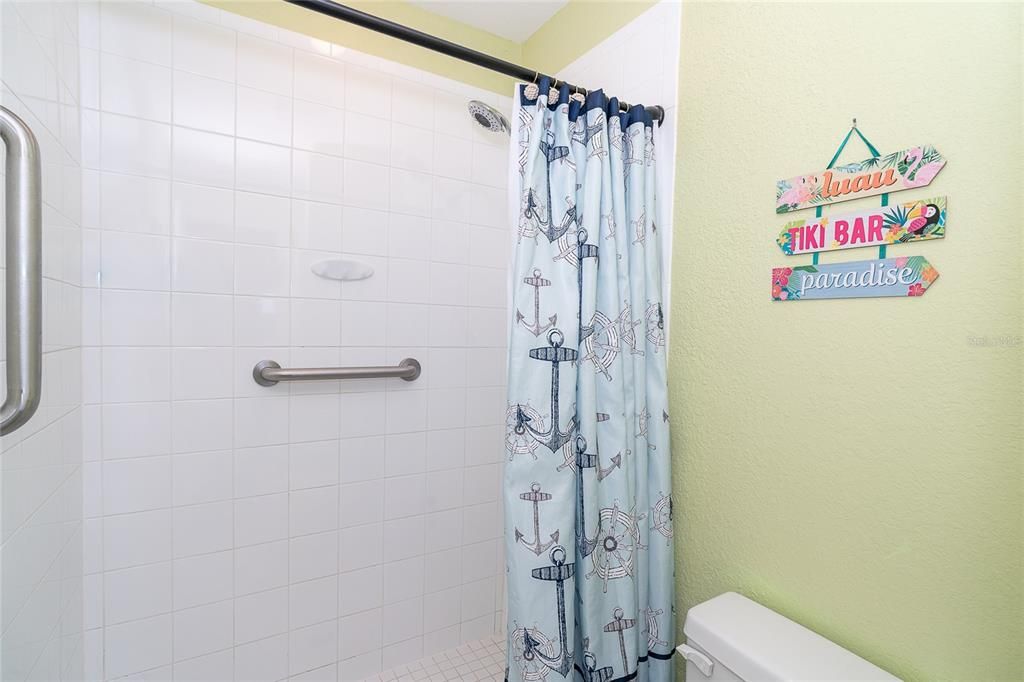 待售: $235,000 (2 贝兹, 2 浴室, 1230 平方英尺)