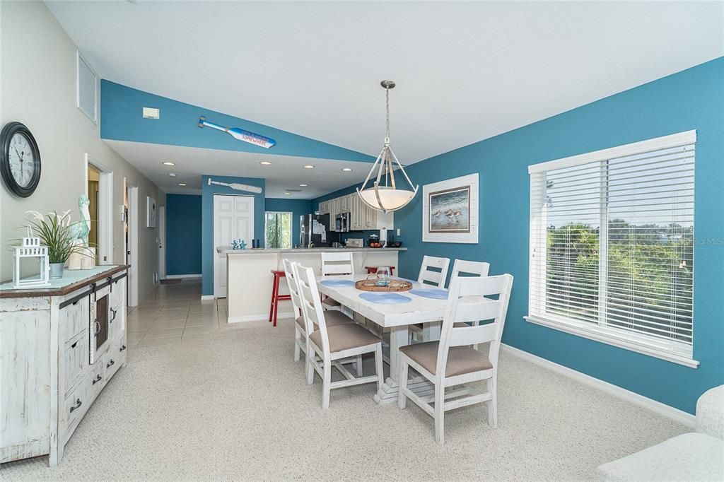 待售: $235,000 (2 贝兹, 2 浴室, 1230 平方英尺)