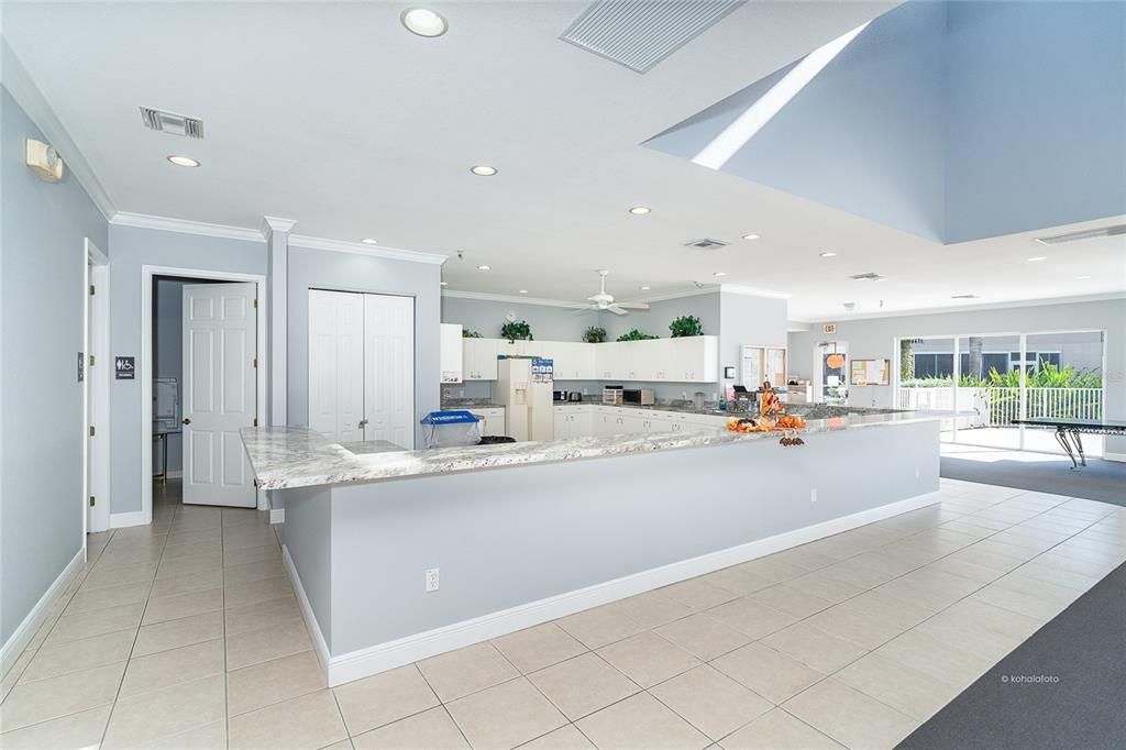 待售: $235,000 (2 贝兹, 2 浴室, 1230 平方英尺)