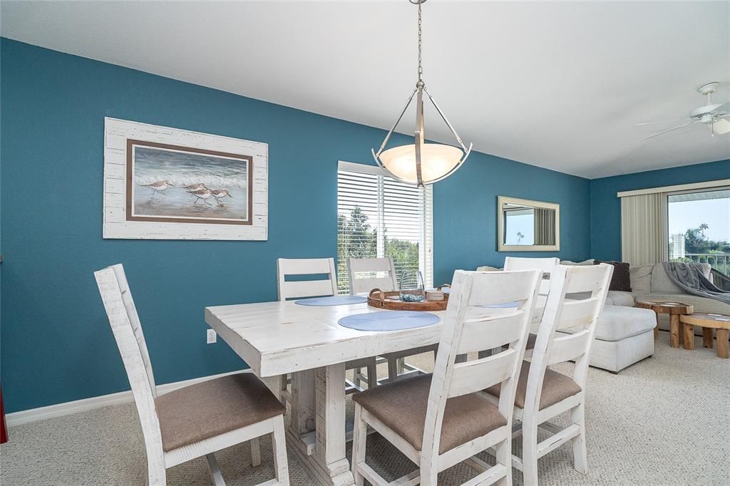 待售: $235,000 (2 贝兹, 2 浴室, 1230 平方英尺)