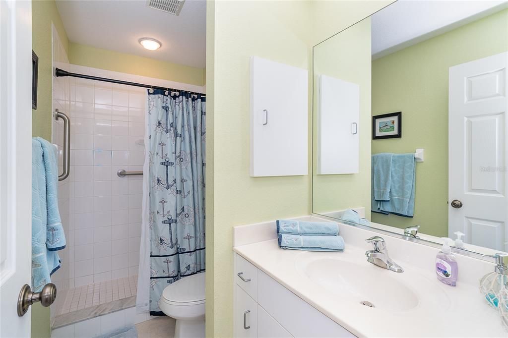 待售: $235,000 (2 贝兹, 2 浴室, 1230 平方英尺)