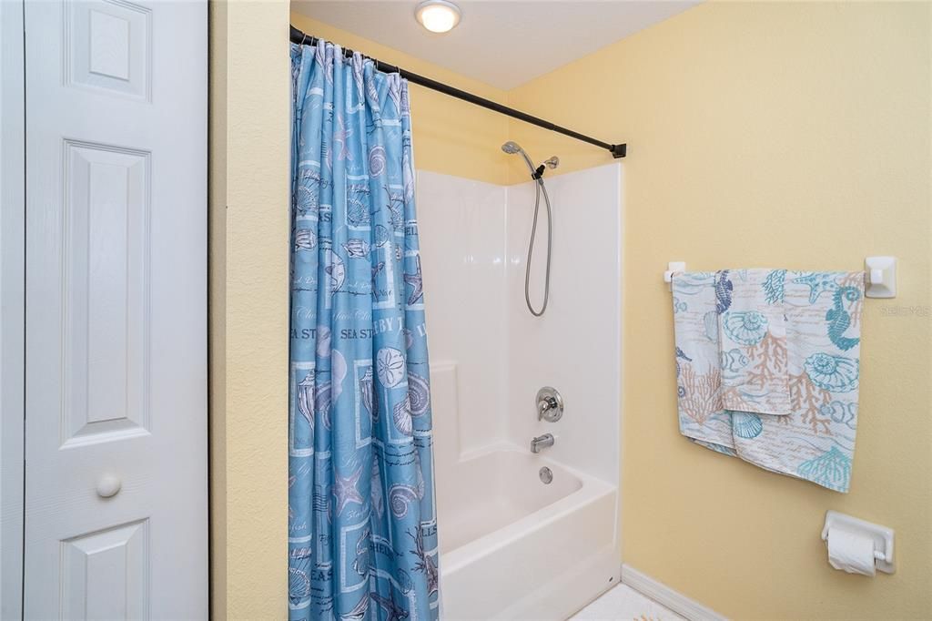 待售: $235,000 (2 贝兹, 2 浴室, 1230 平方英尺)