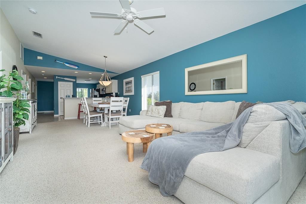 待售: $235,000 (2 贝兹, 2 浴室, 1230 平方英尺)