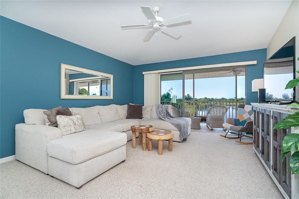 待售: $235,000 (2 贝兹, 2 浴室, 1230 平方英尺)