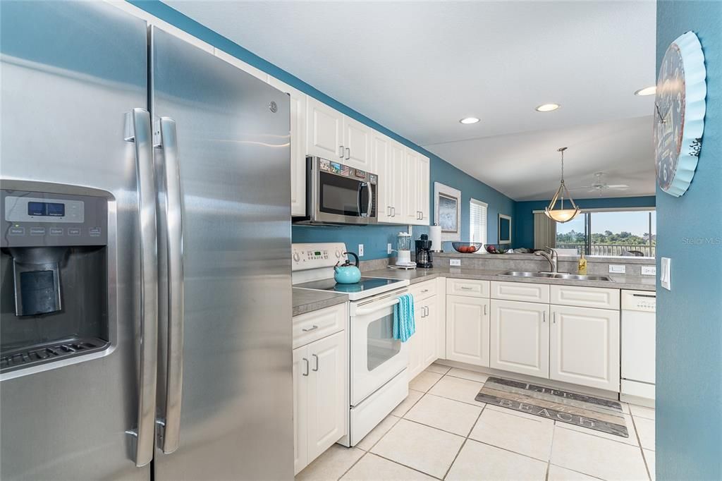 待售: $235,000 (2 贝兹, 2 浴室, 1230 平方英尺)