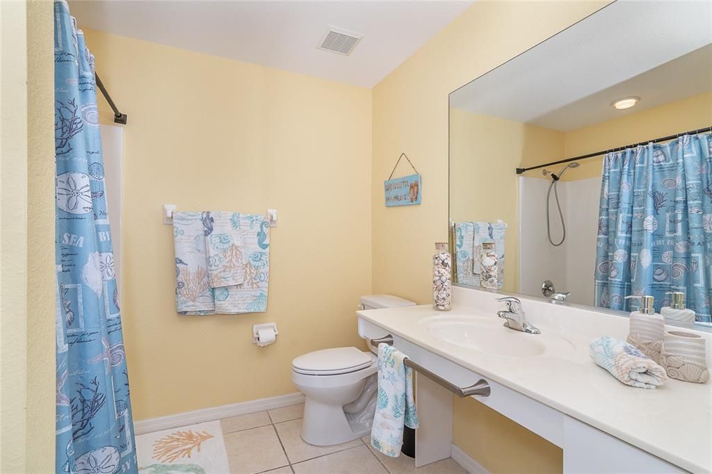 待售: $235,000 (2 贝兹, 2 浴室, 1230 平方英尺)