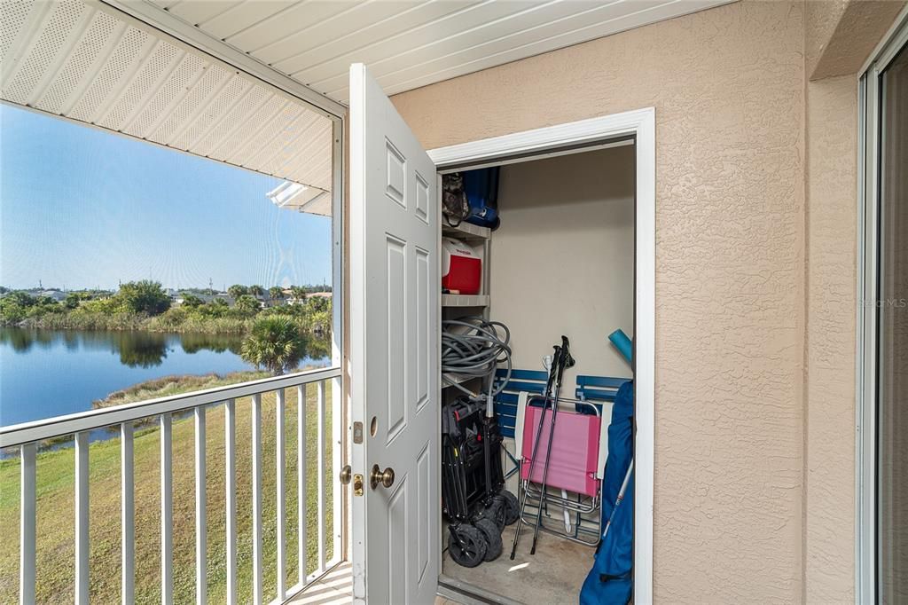 待售: $235,000 (2 贝兹, 2 浴室, 1230 平方英尺)