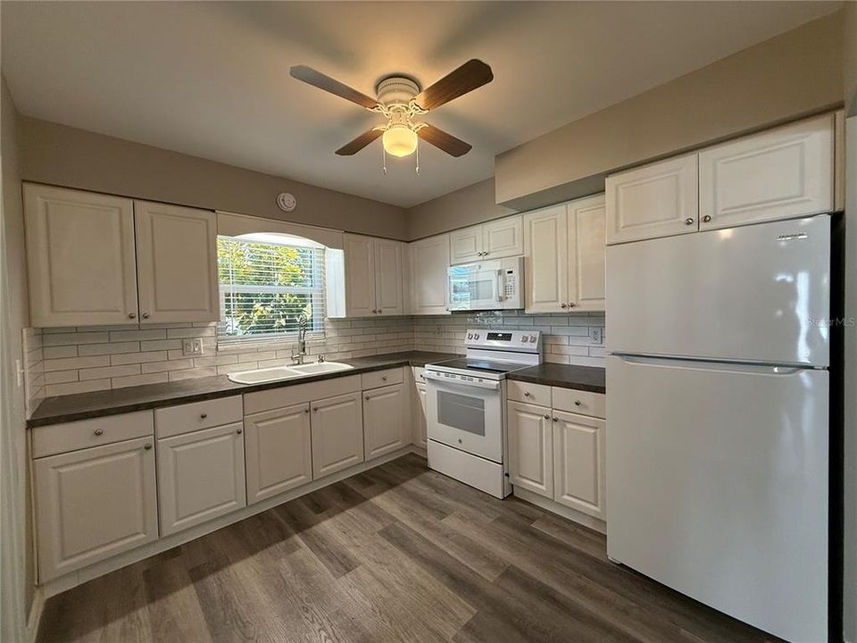 В аренду: $2,400 (2 спален, 2 ванн, 1514 Квадратных фут)