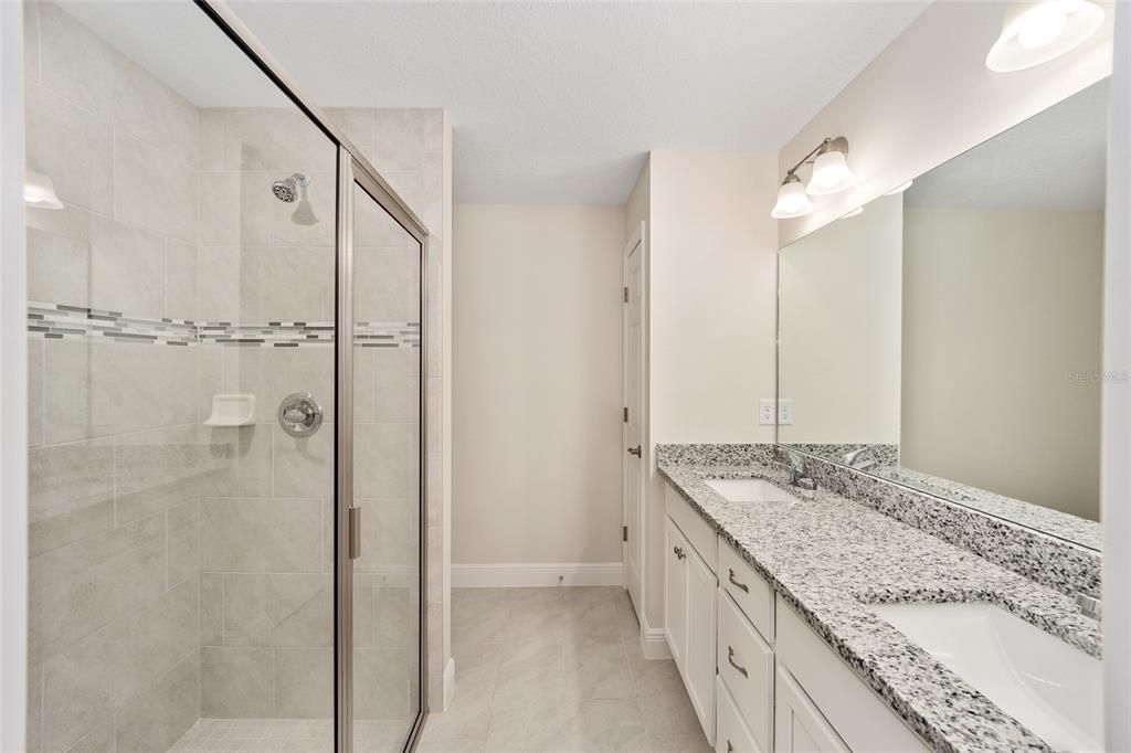 合同活跃: $249,900 (3 贝兹, 2 浴室, 1418 平方英尺)