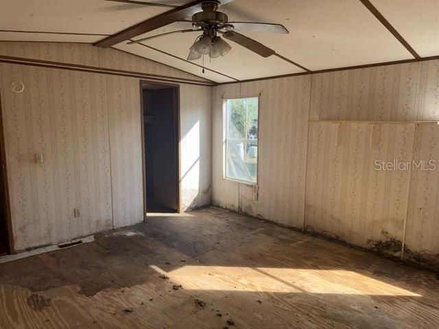 For Sale: $169,900 (2 beds, 1 baths, 924 Square Feet)