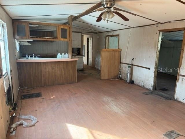 For Sale: $169,900 (2 beds, 1 baths, 924 Square Feet)