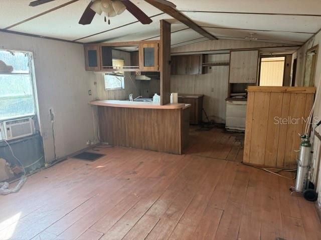 For Sale: $169,900 (2 beds, 1 baths, 924 Square Feet)