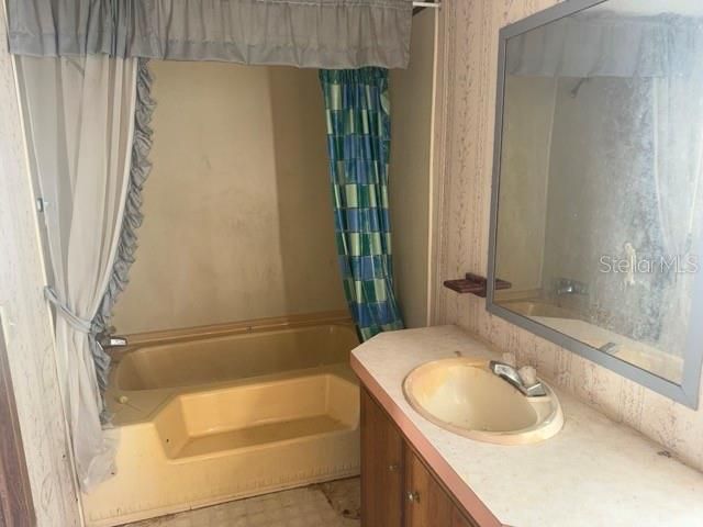 For Sale: $169,900 (2 beds, 1 baths, 924 Square Feet)