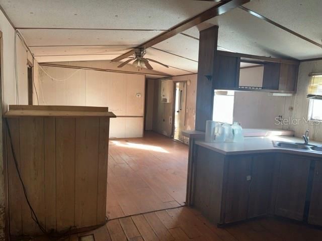 For Sale: $169,900 (2 beds, 1 baths, 924 Square Feet)