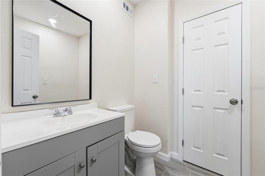 待售: $250,000 (3 贝兹, 1 浴室, 1204 平方英尺)