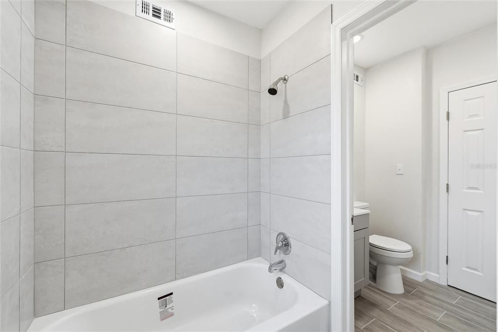 待售: $250,000 (3 贝兹, 1 浴室, 1204 平方英尺)