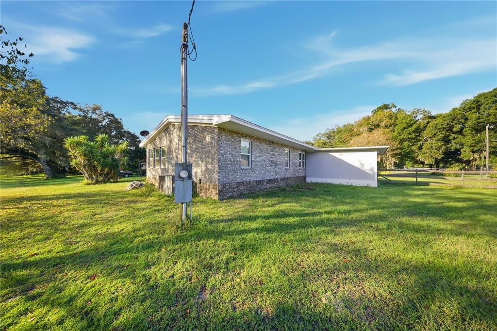 合同活跃: $299,999 (3 贝兹, 2 浴室, 1404 平方英尺)