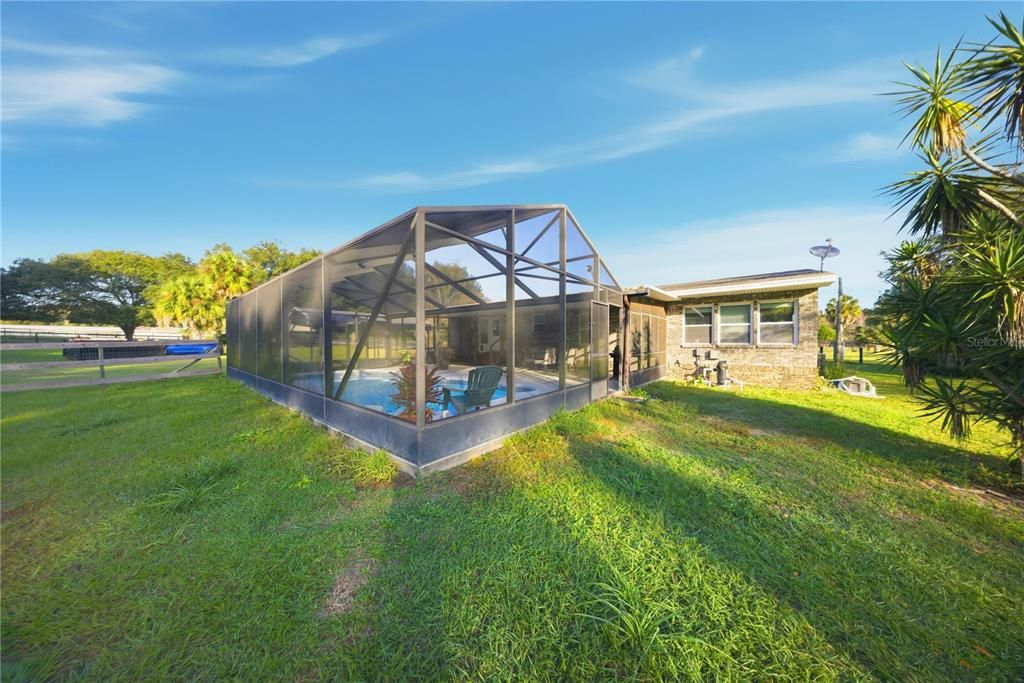 合同活跃: $299,999 (3 贝兹, 2 浴室, 1404 平方英尺)