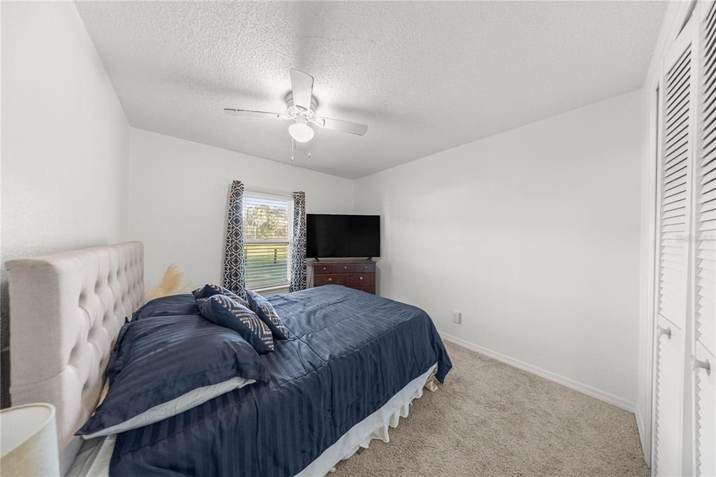 合同活跃: $299,999 (3 贝兹, 2 浴室, 1404 平方英尺)