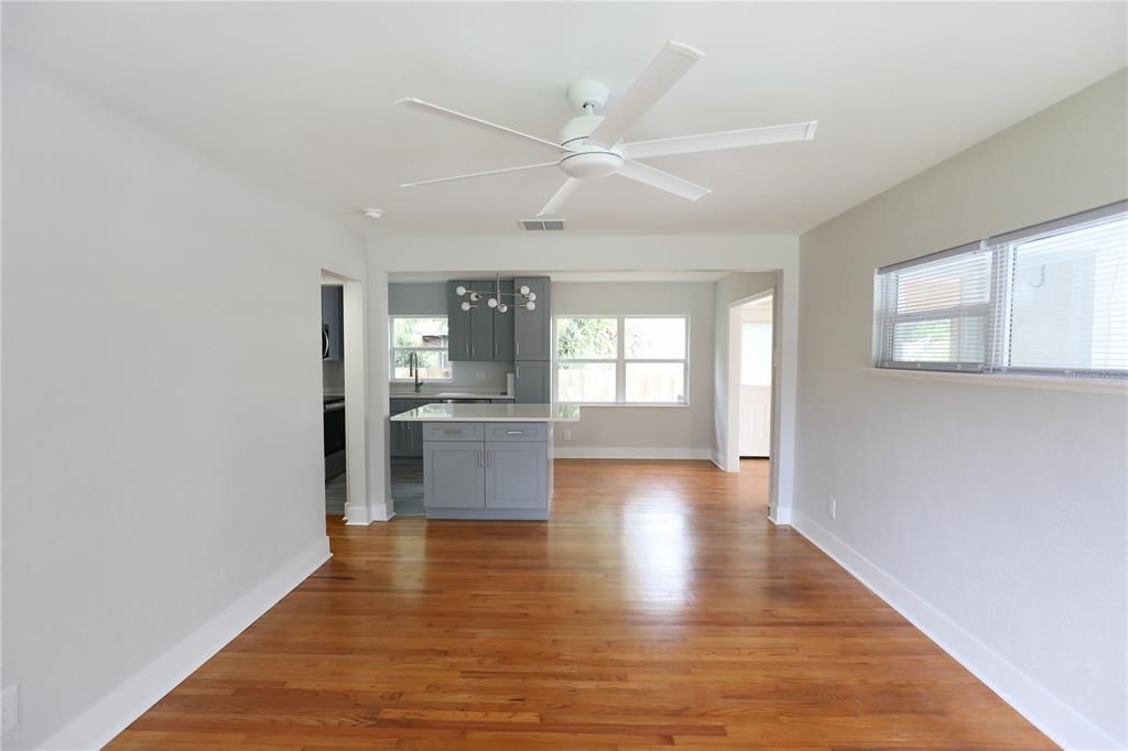 出租: $2,950 (3 贝兹, 2 浴室, 1360 平方英尺)