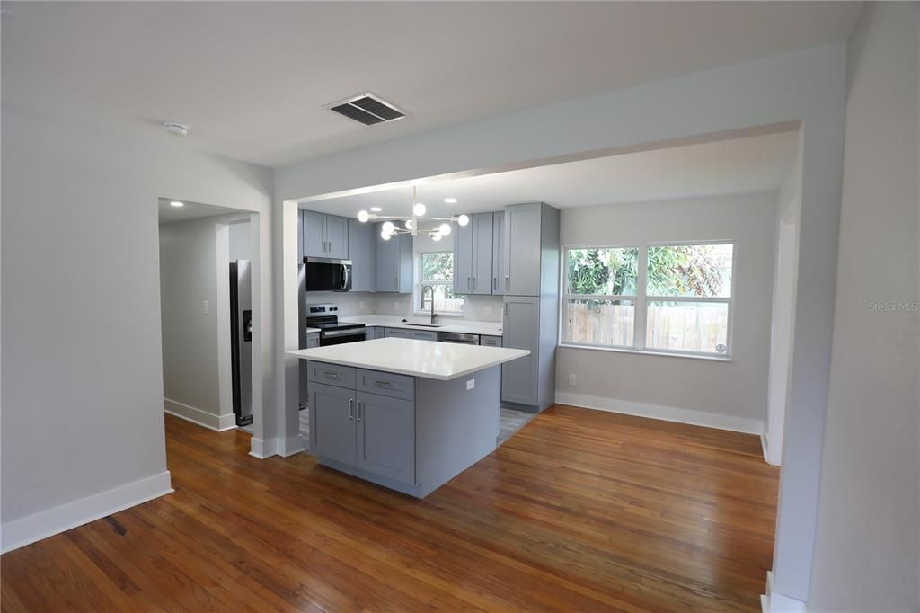 出租: $2,950 (3 贝兹, 2 浴室, 1360 平方英尺)