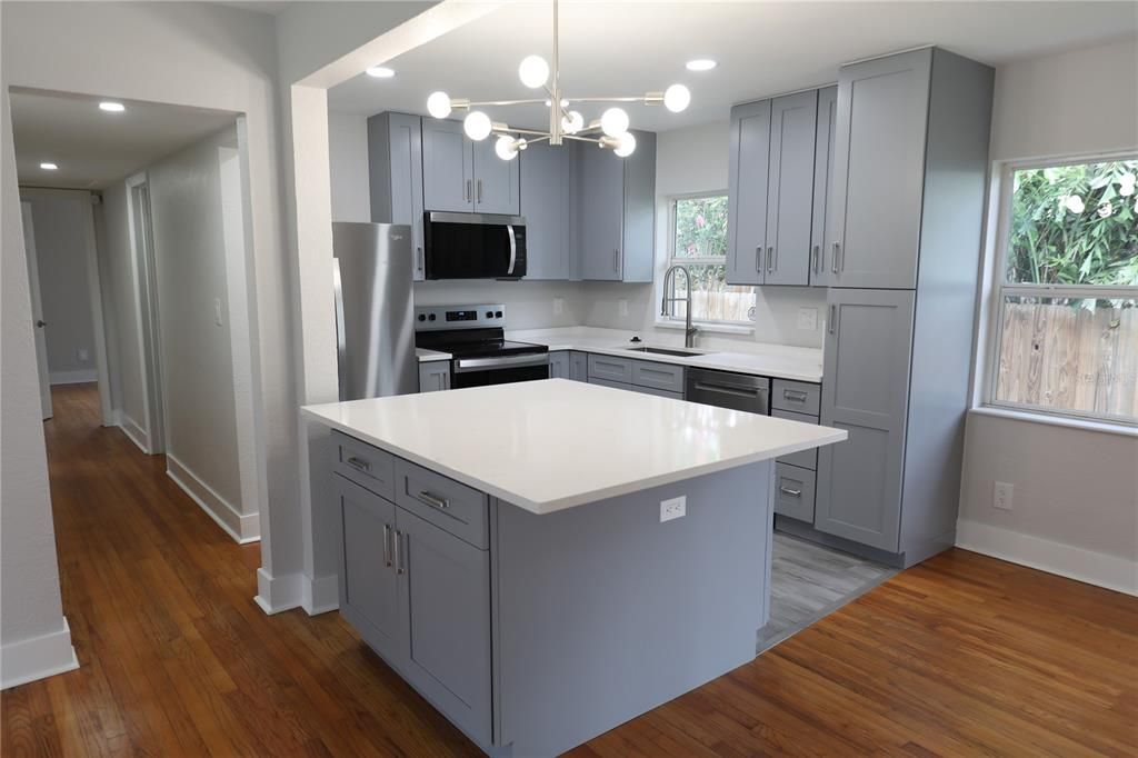 出租: $2,950 (3 贝兹, 2 浴室, 1360 平方英尺)