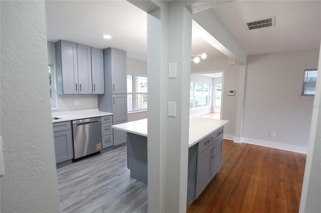 出租: $2,950 (3 贝兹, 2 浴室, 1360 平方英尺)