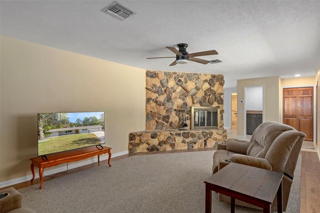 На продажу: $297,500 (2 спален, 2 ванн, 1528 Квадратных фут)