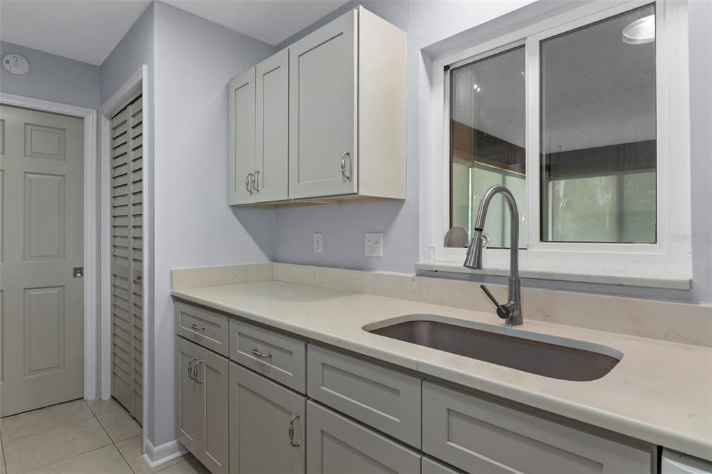 На продажу: $297,500 (2 спален, 2 ванн, 1528 Квадратных фут)