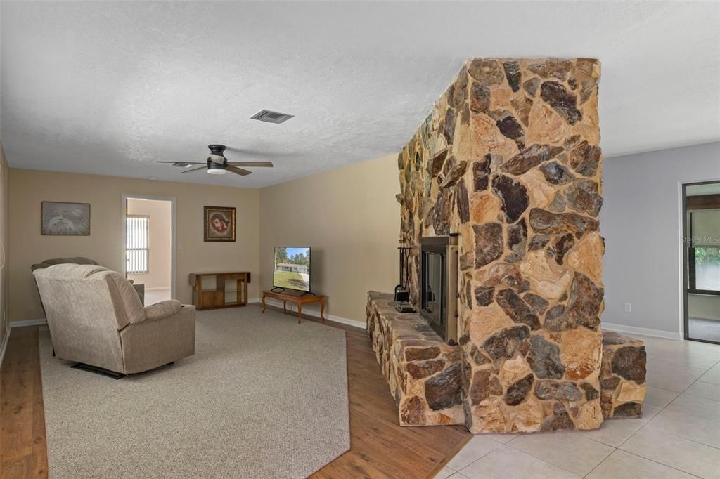 На продажу: $297,500 (2 спален, 2 ванн, 1528 Квадратных фут)