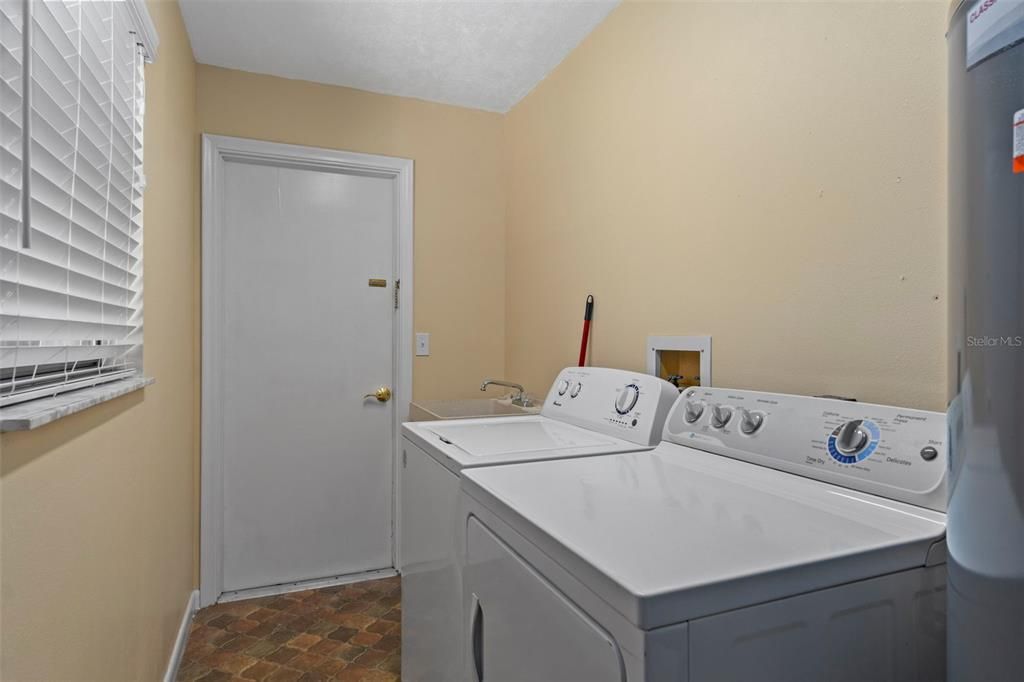 На продажу: $297,500 (2 спален, 2 ванн, 1528 Квадратных фут)