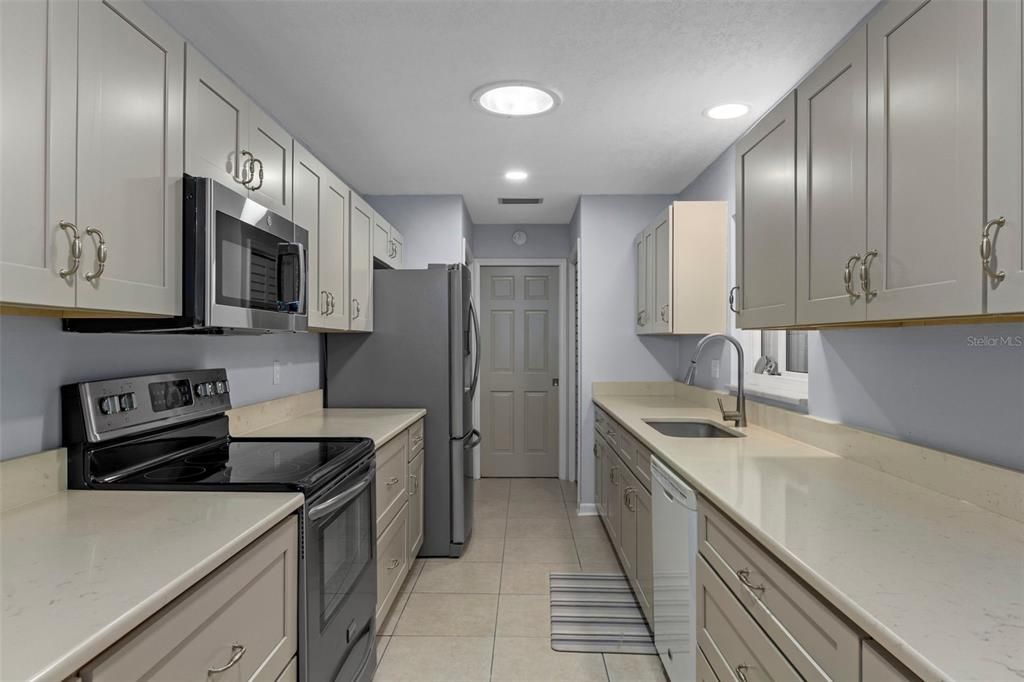 На продажу: $297,500 (2 спален, 2 ванн, 1528 Квадратных фут)