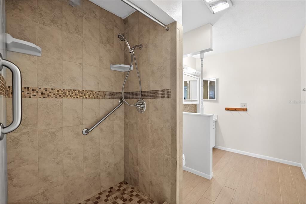 For Sale: $175,000 (2 beds, 2 baths, 1516 Square Feet)